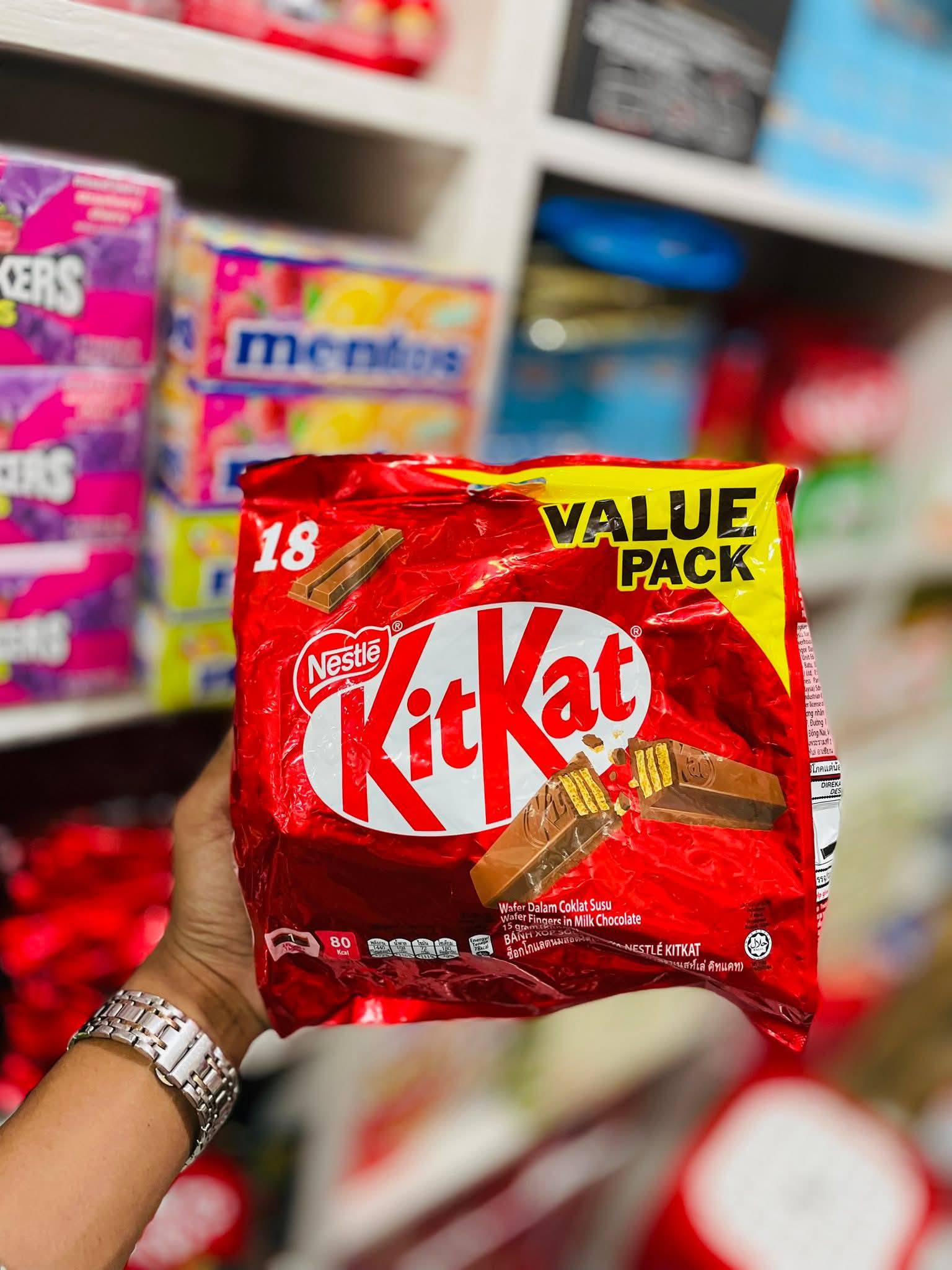 Nestlé KitKat Value Pack 18 Breaks milk chocolate wafer bars sharing pack